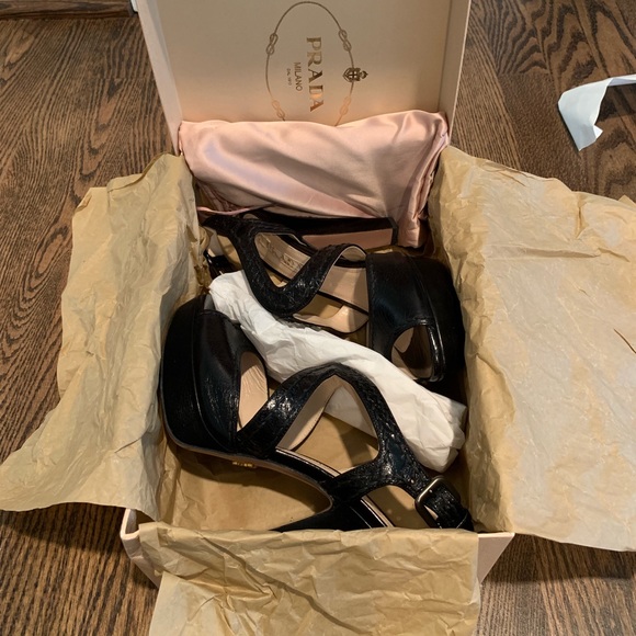 Prada heels in black. Sz 8.5 - Picture 2 of 8